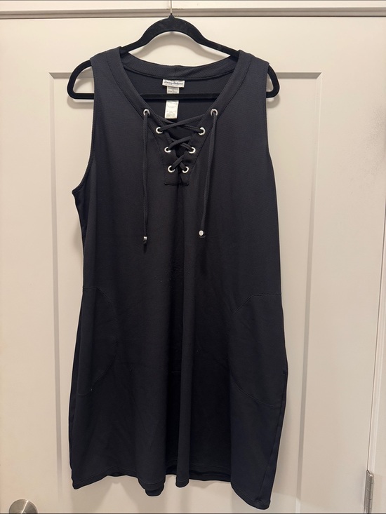 Tommy Bahama Dresses & Skirts - Tommy Bahama Black Textured Polo-Style Top. XL